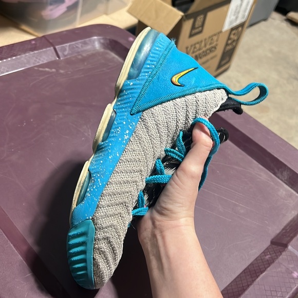 Kids Nike LeBron 16 South Beach Sneakers - Picture 6 of 6